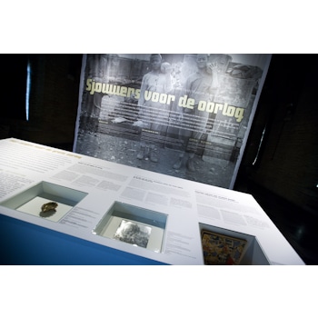 Embark on a journey through our thoughtfully designed museum exhibition, delving into the experiences of Chinese labourers during WW1. Design by Studio Königshausen for Flanders Fields Museum Ypres.